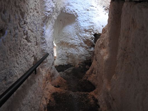 The entrance-tunnel to the Little cave.