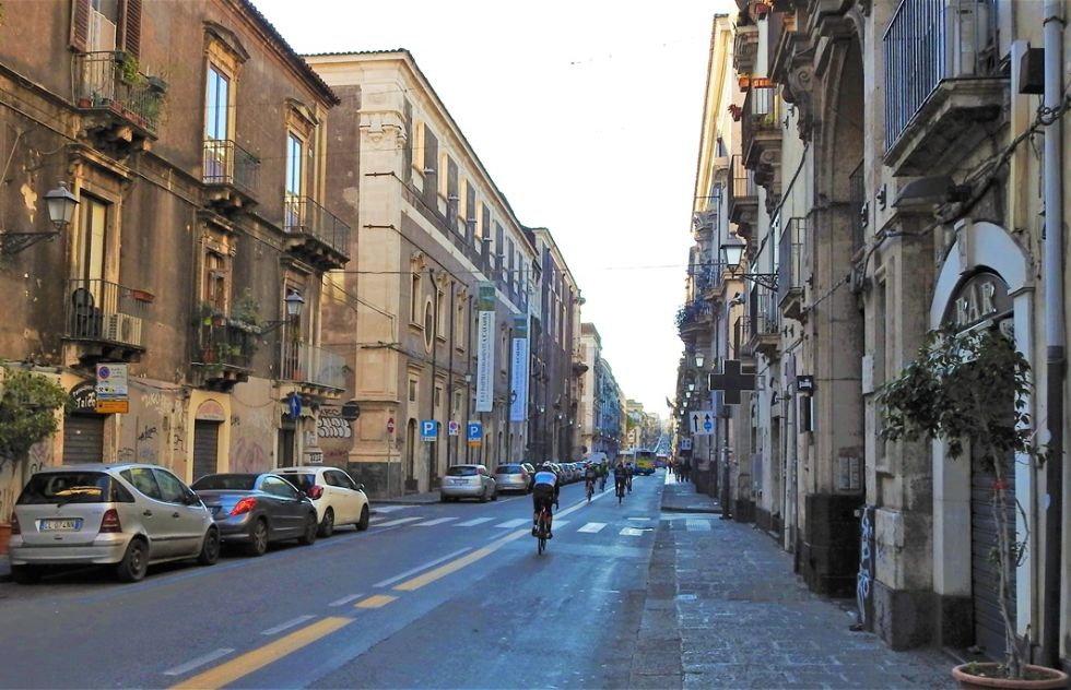 Via Vittorio Emanuele II with Palazzo della Cultura in the middle left.