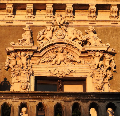 Palazzo Biscari. Exterior decorative detail.