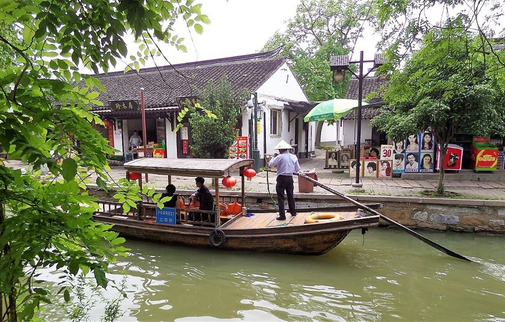 Zhujiajiao, the “dazzling pearl” of Dianshan Lake.