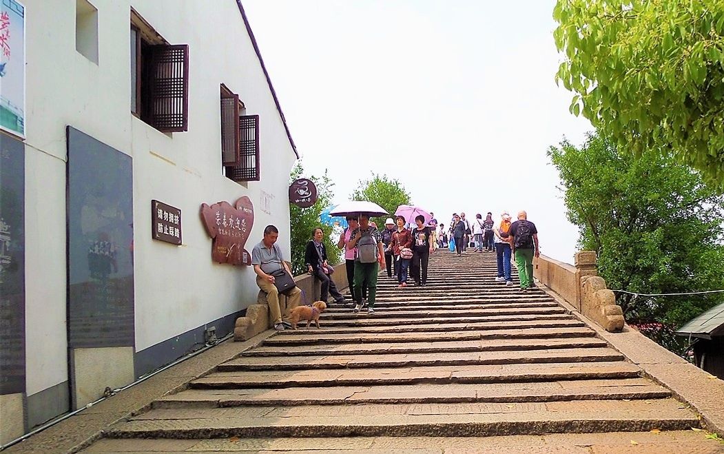 Fangsheng Bridge seen from the southern part.