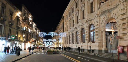 Via Etnea and Palazzo delle Poste (on the right).