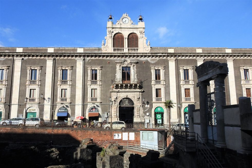 Palazzo Tezzano. In the foreground the ruins of the Roman Amphitheater can be seen.