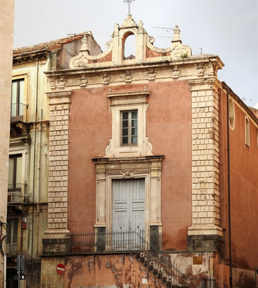 Chiesa di San Michele Minore on Piazza Manganelli.