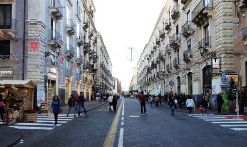 Via Etnea.