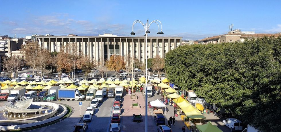 Piazza Verga during a Sunday market. Palazzo di Giustizia in the center.