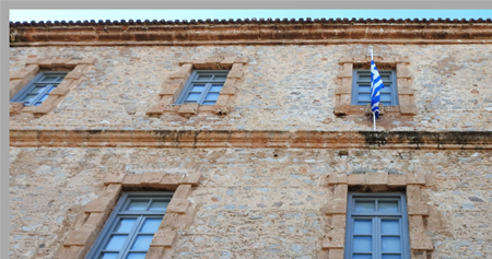 The museum facade. The entrance (top right). The Lion of Venice and a fount, all inlaid in the facade (bottom).