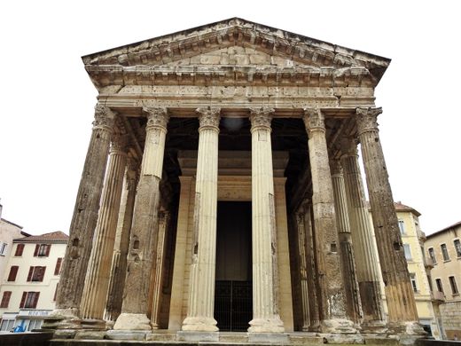 THe eastern side (entrance) of the Temple d'Auguste et de Livie.