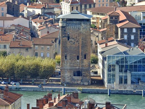 Tour des Valois, on the right bank of Rhone River.
