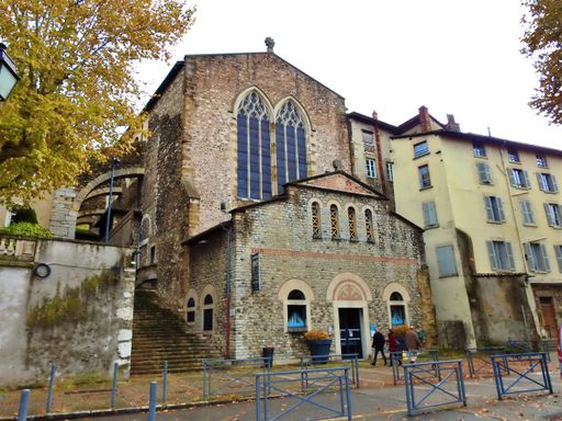 The facade of Église Saint-André-le-bas, with the forebuilding that houses the Heritage Center