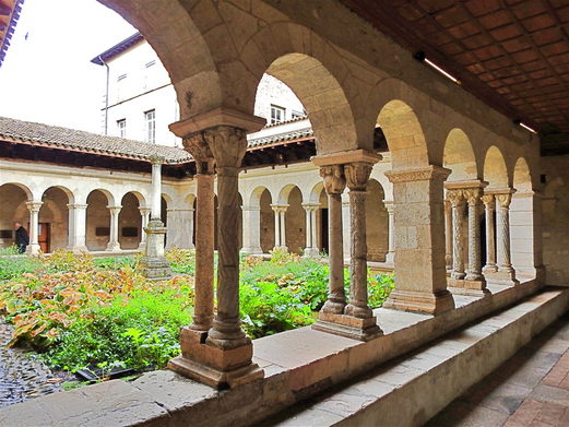 Le Cloître Saint-André-le-bas.