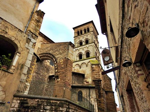 Église Saint-André-le-bas seen from side (Rue de la Table Ronde).