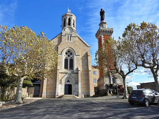 La chapelle Notre-Dame de Pipet and the Virgin Mary statue.