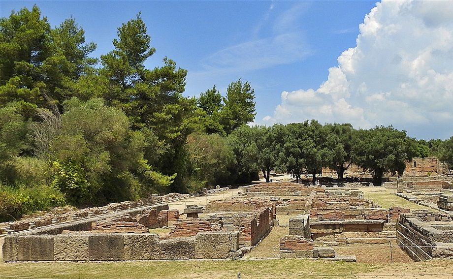 The Leonidaion was the lodging place for athletes taking part in the Olympic Games. It was the largest building on the site. It was constructed around 330 BC and was funded and designed by Leonidas of Naxos. The building consisted of four Ionian colonnades with 138 decorated columns, forming a square of approximately 80 meters. In its interior there was a central Doric peristyle with 44 columns.