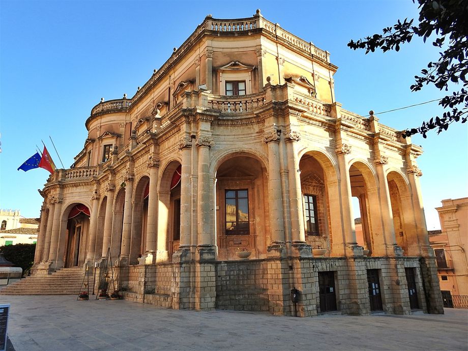 Palazzo Ducezio (Municipio-Town Hall).