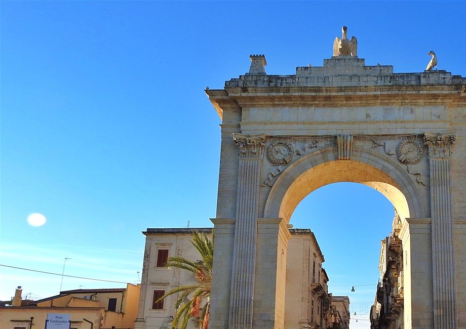 Porta Reale, the entrance to Corso Vittorio Emanuele.