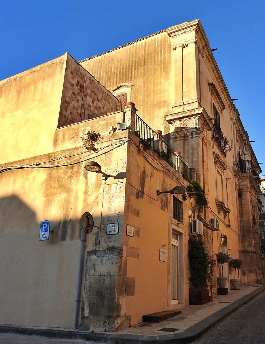 Corner of Via Rocco Piri and Largo Urbano Battazzi.