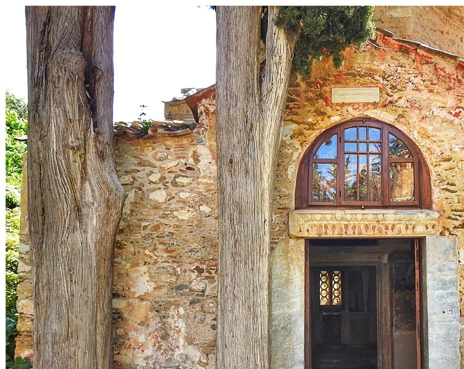 The entrance of the catholicon.