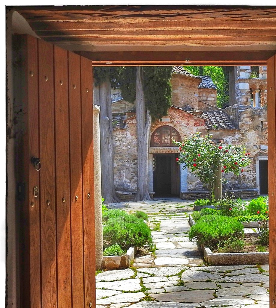Exit from the refectory into the main courtyard.