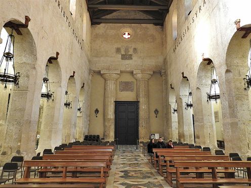 The interior of the Duomo. Two ancient Doric columns are visible on both sides of the entrance.