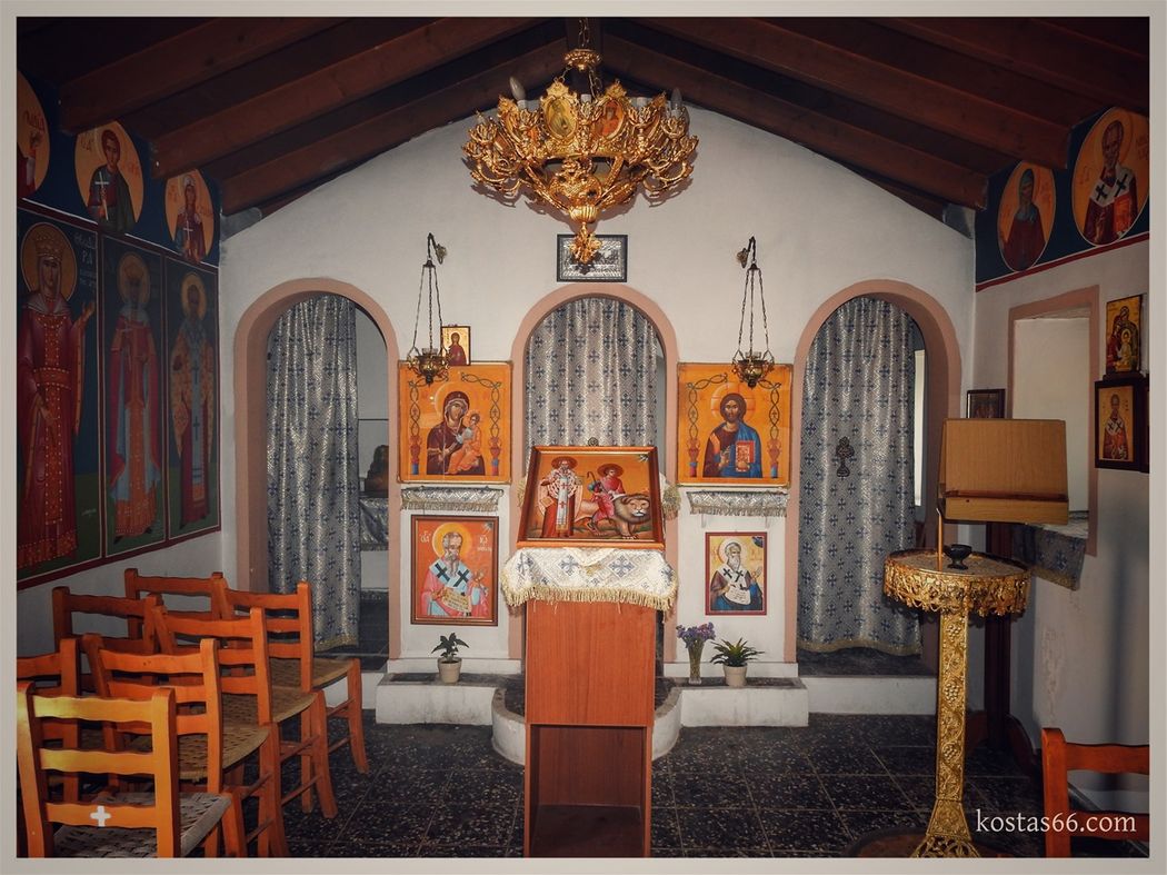 Inside the chapel of Agios Ioannis.