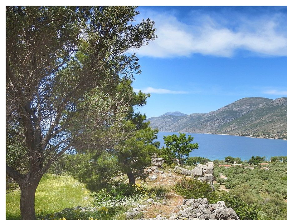 The north wall of the citadel and the view over the Alkyonides Bay and Porto Germeno.