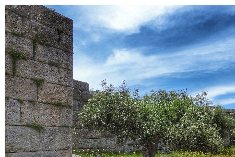 The path by the north long wall that leads to the basilica and the Panagia chapel.