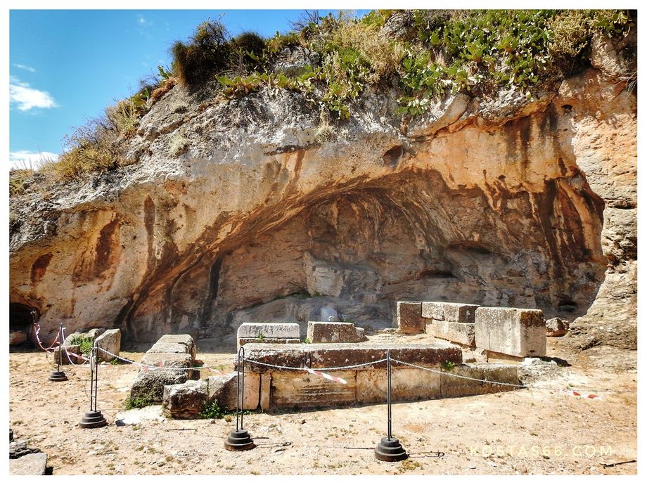 The Ploutonion (Temple of Plouto).