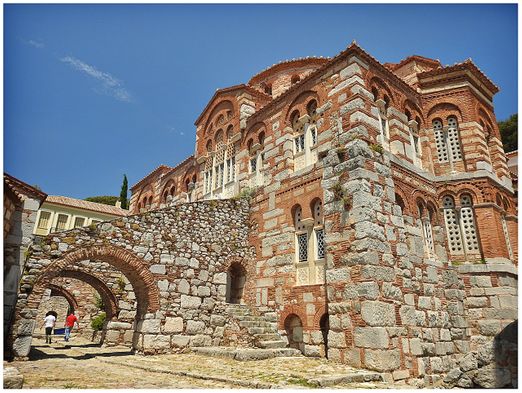 The SE side of the katholikon.