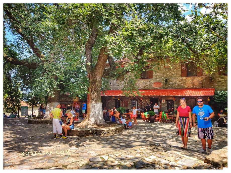 The shady square of Palaios Panteleimon.