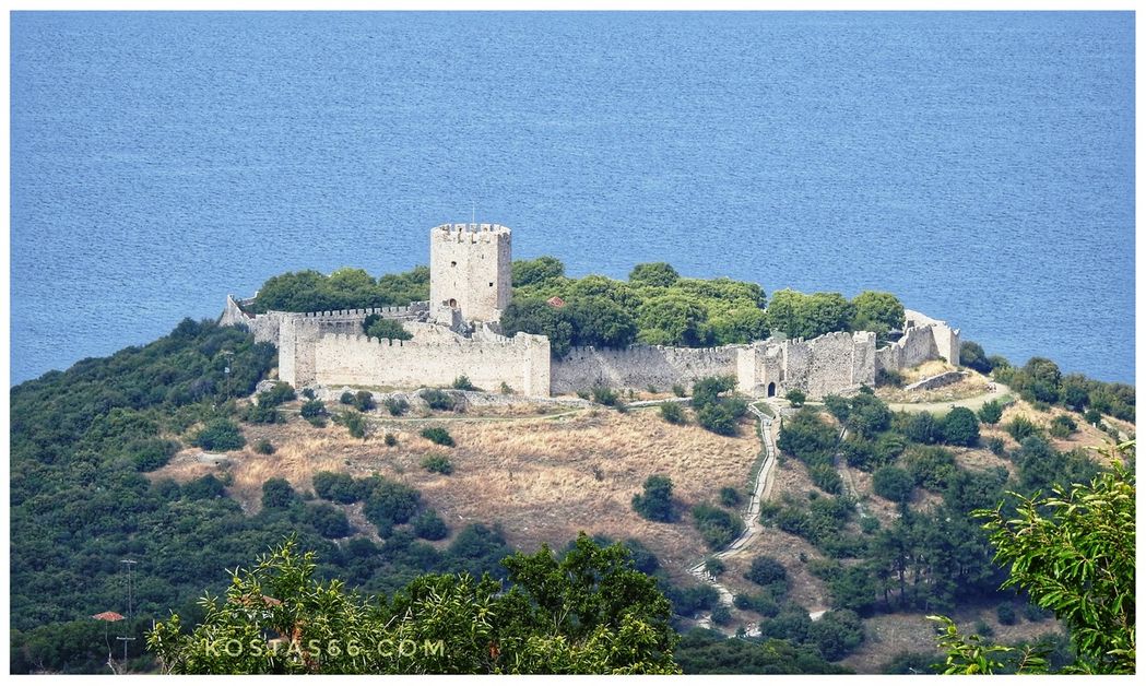 The castle seen from the road connecting the village of Neos Panteleimon to that of Palaios Panteleimon (west view).