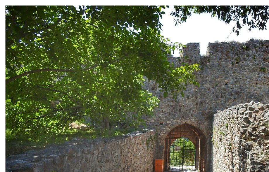 The gate of the castle, seen from inside.