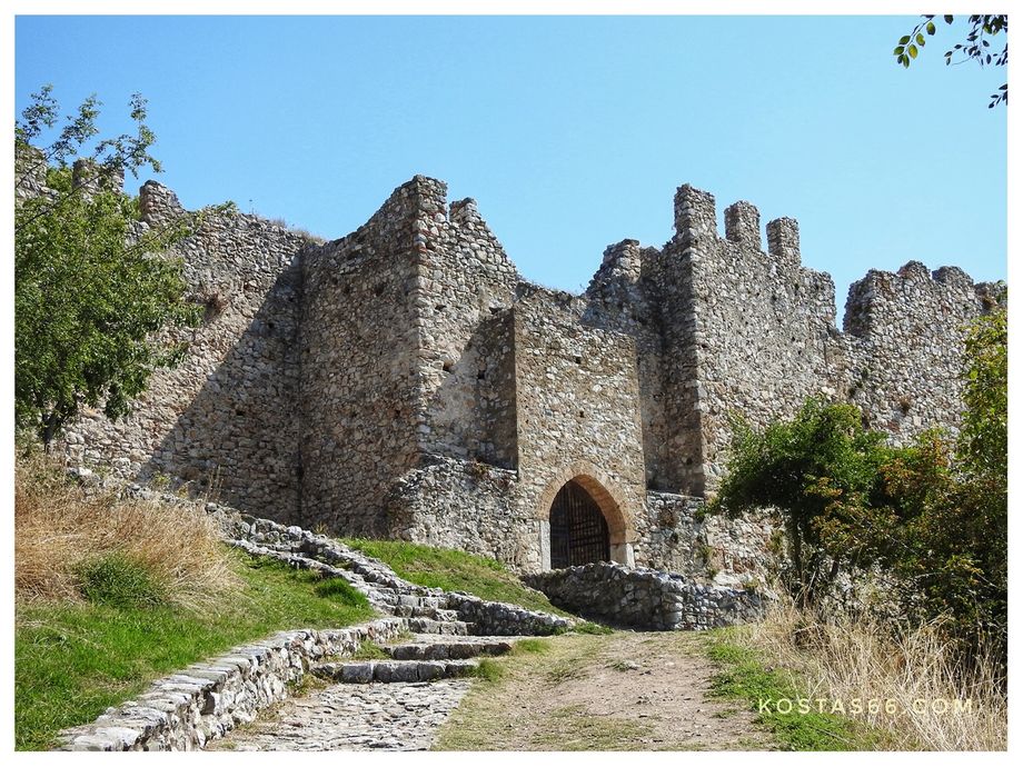 The (only) gate of the castle.
