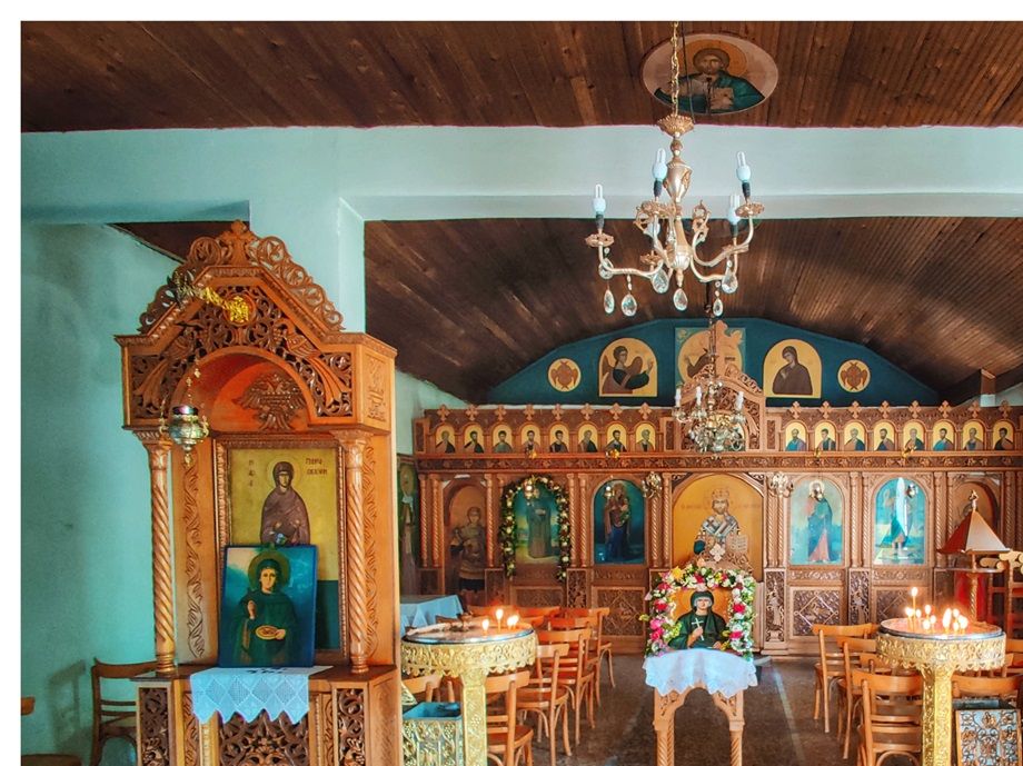 The iconostasis of the church of Agia Paraskevi.