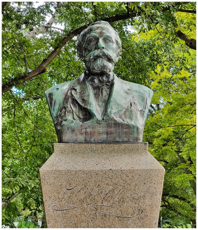 The bust of William Clark at the gardens of Hokkaido University.