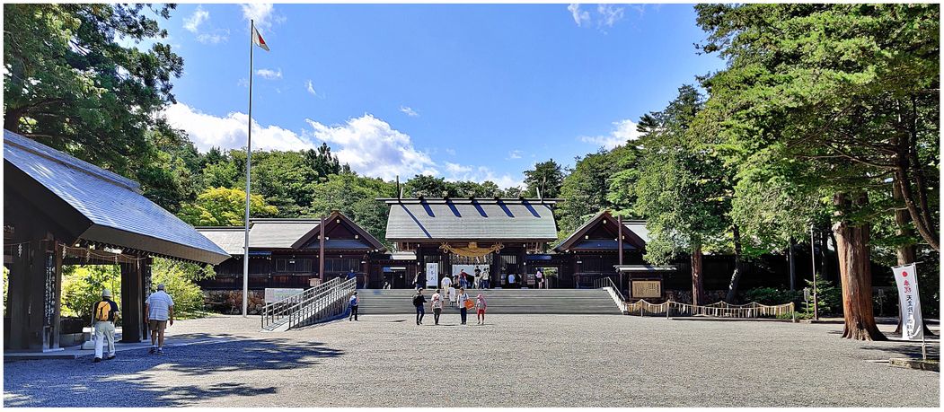 Hokkaido Shrine (the entrance).