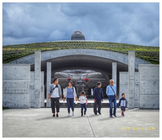 The entrance to the Hill of the Buddha.