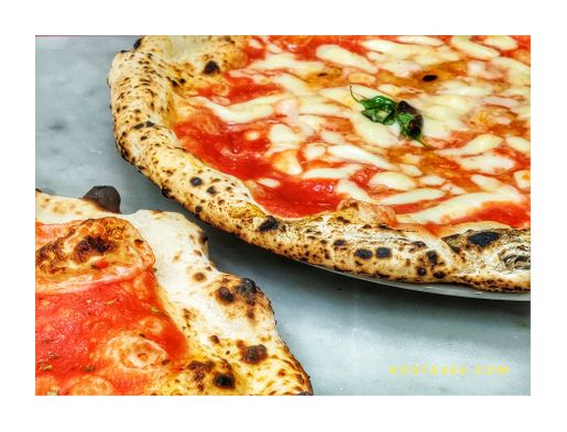 PIzza at 'L' Antica Pizzeria da Michele' in Via Cesare Sersale.