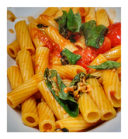 In Napoli a primo, which is mainly pasta, is big enough and fulfilling that may well play the role of the main and the only dish you order.