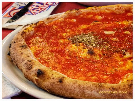 Pizza marinara at 
