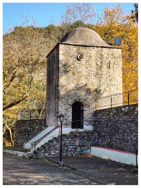 The fortification tower next to the church of Saint Anargyri is the only part of the fortification system of the old monastery, that used to be here once.