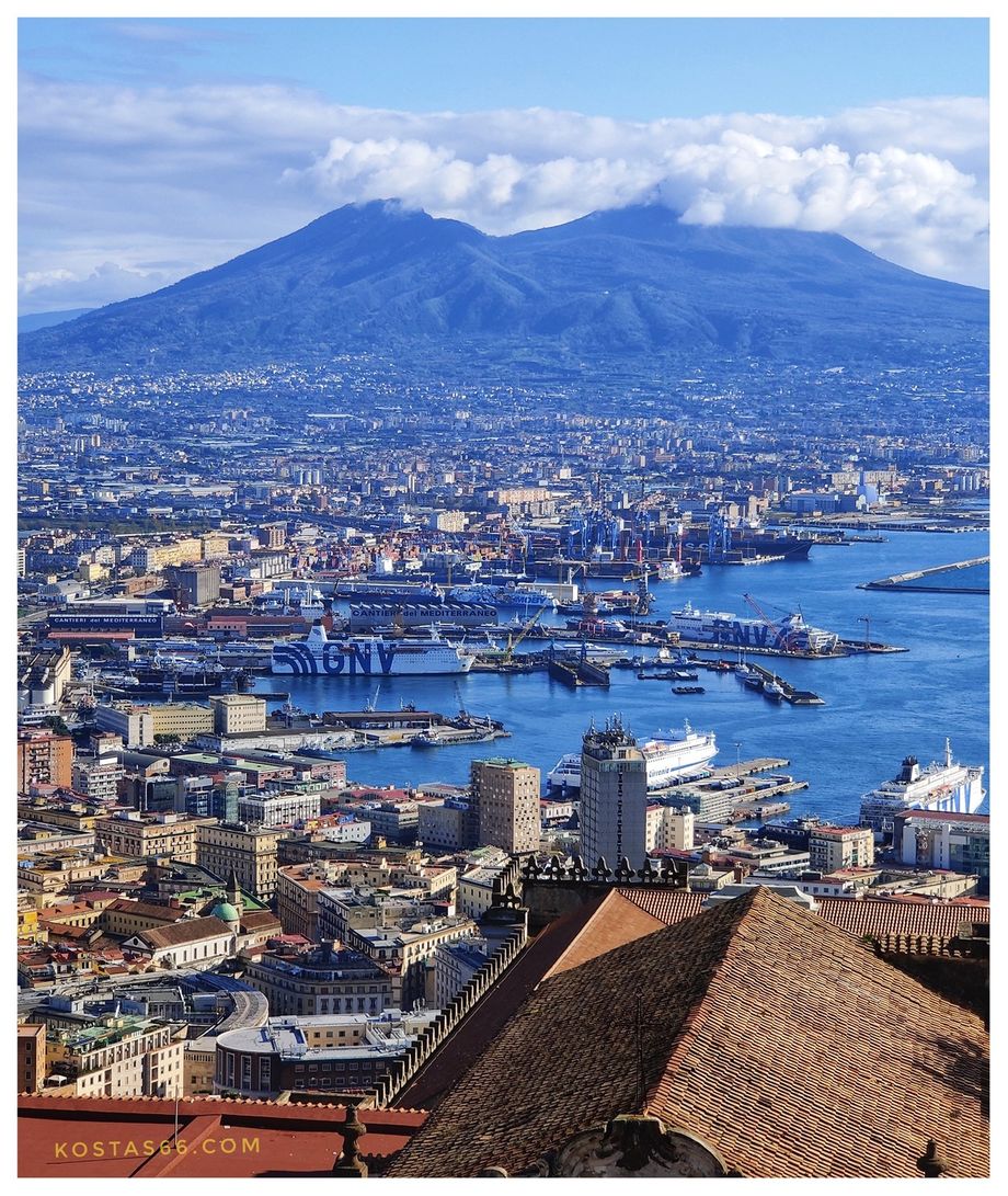The harbor of Napoli and cloud-covered Mount Vesuvius in the background.