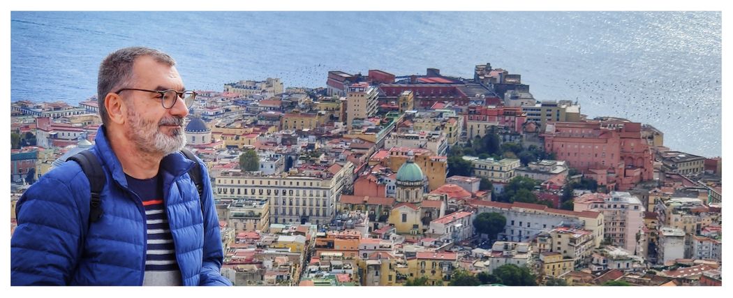 Monte Echia. Caserma Nino Bixio can be seen at the top left part of the picture (dark red). Nunziatella military academy is the big pink building on the right.