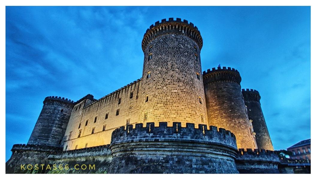 ‘Maschio Angioino’ (Castel Nuovo).