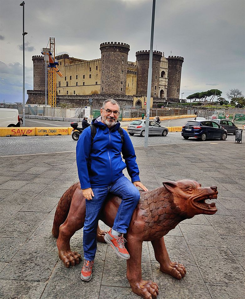 Me in front of ‘Maschio Angioino’ (Castel Nuovo).