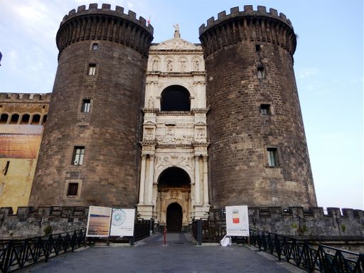 The impressive Triumphal Arch of ‘Maschio Angioino’ (Castel Nuovo).
