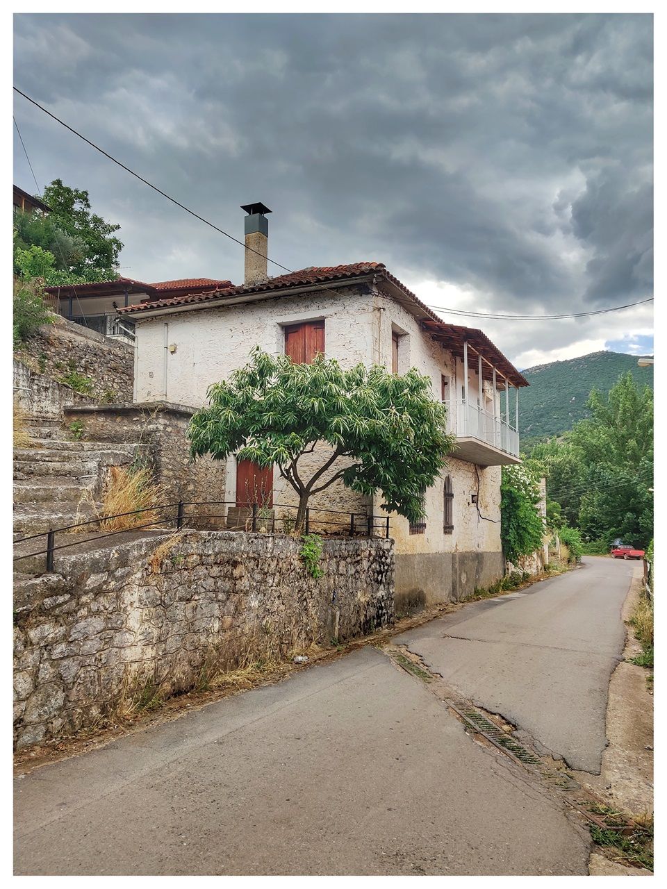 A typical old stone house in Kleitoria.