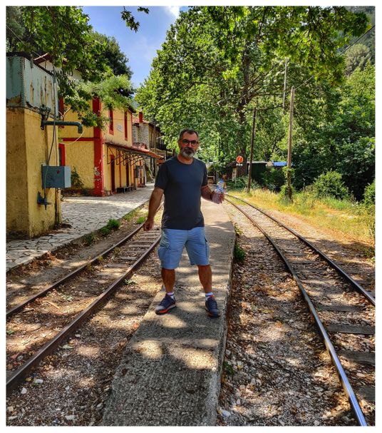 Me at kato Zachlorou station.