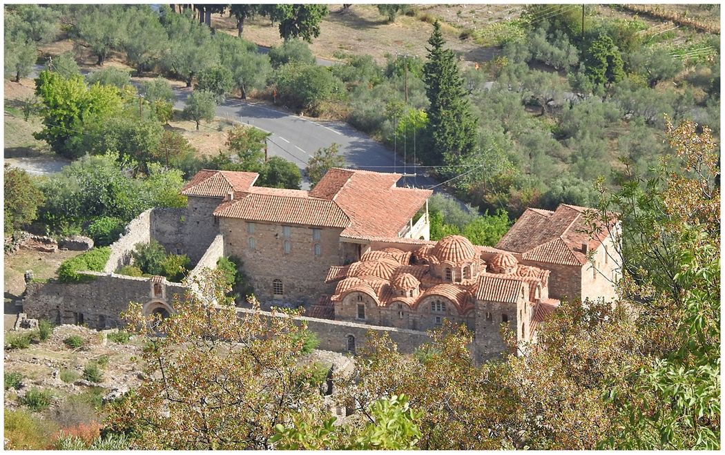 the complex of Metropolis (Aghios Demetrios) and the Museum seen from the citadel.