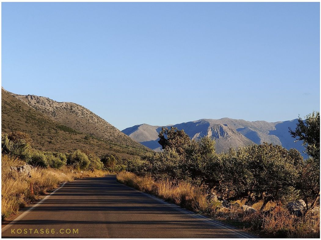 The road from Platsa to Oitylo is especially beautiful in the late afternoon, when the sunset colors cast their magic on the bare mountains.
